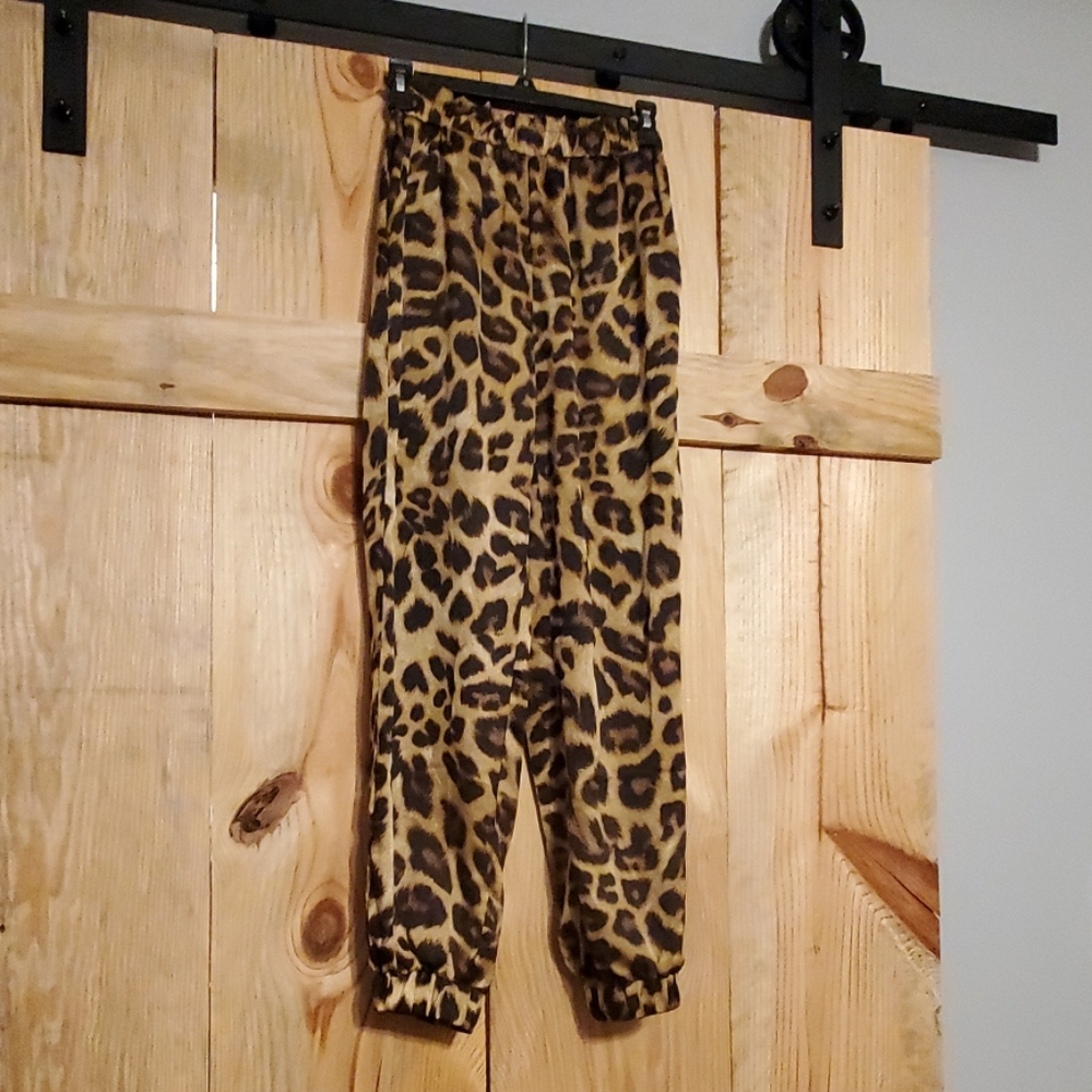 Leopard joggers